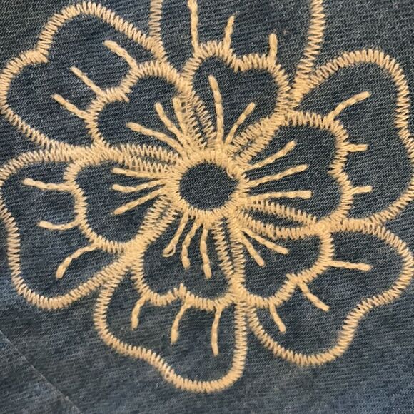 Umgee Size Medium pull on elastic waist shorts w/pockets/embroidery detail NWOT - Picture 5 of 9